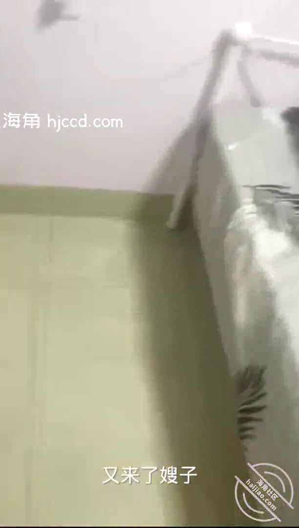 《真实和嫂子偷情》大哥出差了买点礼物把嫂子哄开心了顺便上了她